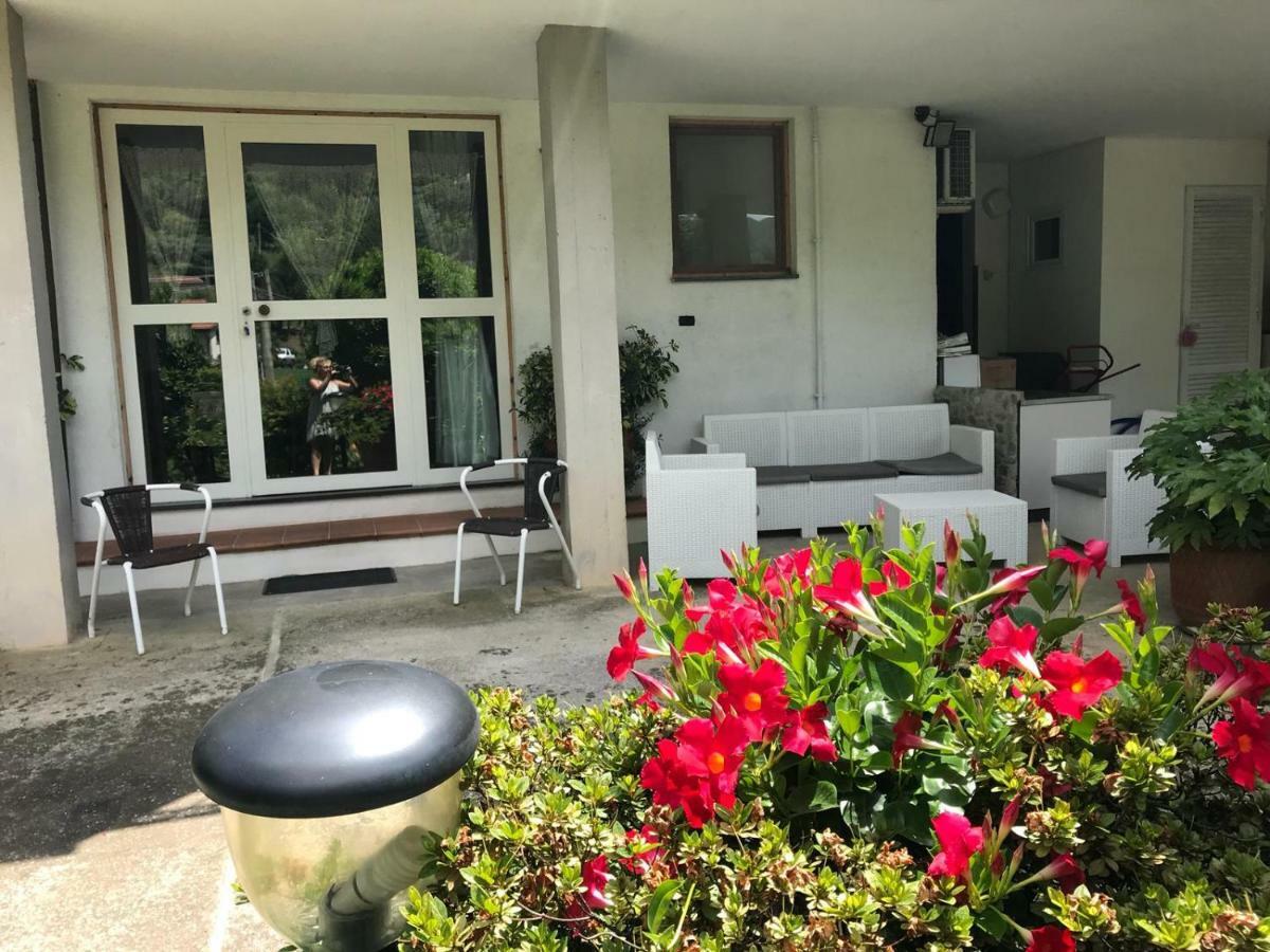 Villa Parte Di Casa Con Giardino E Piscina Pietrasanta Exterior foto
