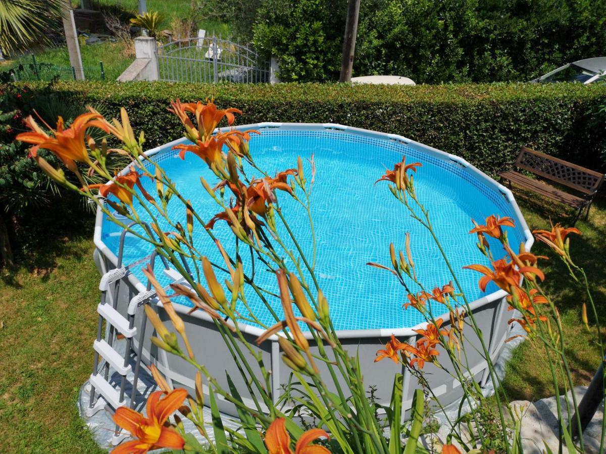 Villa Parte Di Casa Con Giardino E Piscina Pietrasanta Exterior foto